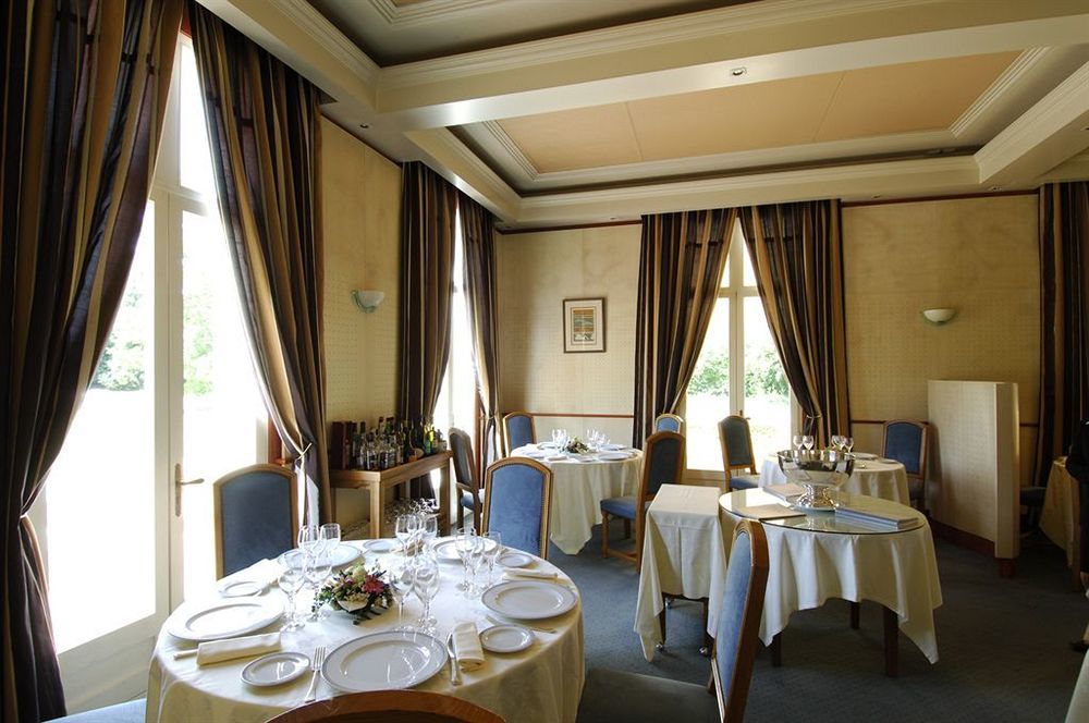 Domaine Des Sequoias - Les Collectionneurs Hotel Ruy-Montceau Exterior photo
